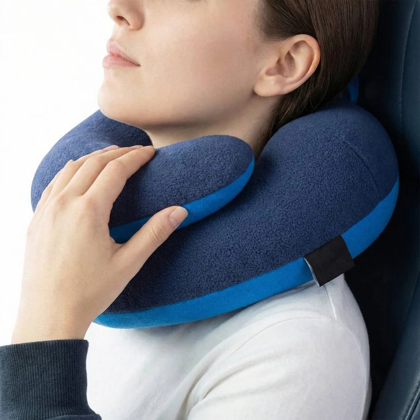 The Season-Sync Pillow: Reversible Microfleece Neck Support for All Climates